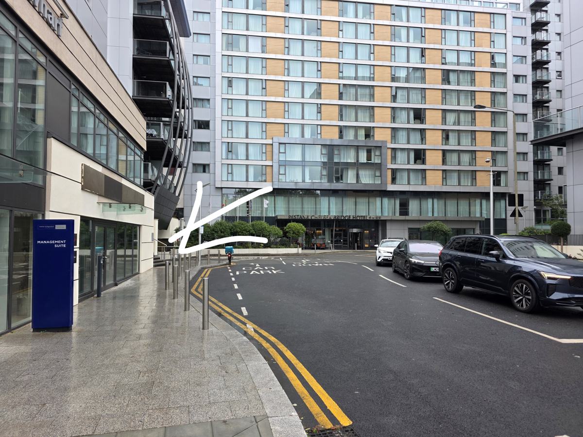 Queenstown Road toward the Pestana
