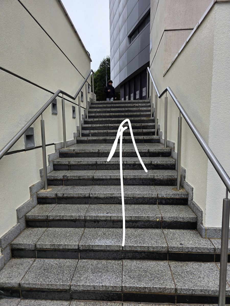 Stairs up / Scale